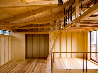 逆トラスの片流れの建物, 木造トラス研究所・株式会社 合掌 木造トラス研究所・株式会社 合掌 Eclectic style houses Wood Wood effect