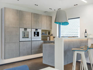 LUXHAUS Musterhaus München, Lopez-Fotodesign Lopez-Fotodesign 現代廚房設計點子、靈感&圖片 Grey
