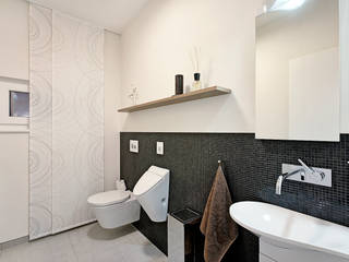 LUXHAUS Musterhaus Nürnberg, Lopez-Fotodesign Lopez-Fotodesign 現代浴室設計點子、靈感&圖片 White