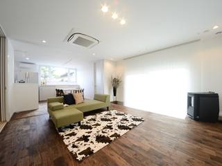 『Tatsuhiro Base』, 株式会社 竜廣設計 株式会社 竜廣設計 Modern living room