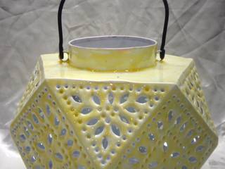 Ceramic Finish Iron Lanterns, Overseas Trading Corporation Overseas Trading Corporation Moderne Wohnzimmer Eisen/Stahl