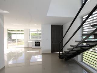 Residencial Campestre, Alzatto Arquitectos Alzatto Arquitectos モダンスタイルの 玄関&廊下&階段