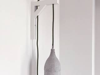 Lampen met stoer en industrieel karakter, byCoco Designstudio byCoco Designstudio モダンデザインの リビング