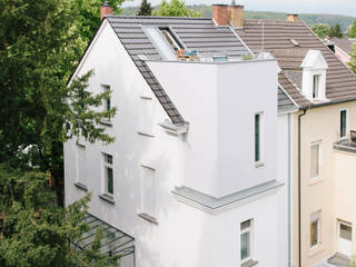 Dachausbau mit Anbau und Terrasse, denkmalgeschütze Gründerzeitvilla, Bad Godesberg, Jan Tenbücken Architekt Jan Tenbücken Architekt Casas minimalistas