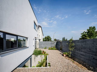 Wohnhaus Weiß, Corneille Uedingslohmann Architekten Corneille Uedingslohmann Architekten 現代房屋設計點子、靈感 & 圖片 White