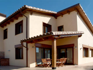 Casa con estructura de madera MRJ, RIBA MASSANELL S.L. RIBA MASSANELL S.L. Mediterranean style houses Wood