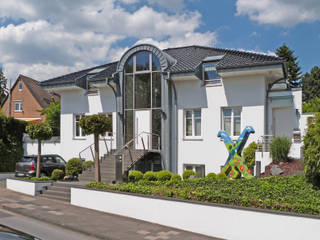 Villa in Düsseldorf, beyond REAL ESTATE beyond REAL ESTATE Casas modernas: Ideas, imágenes y decoración