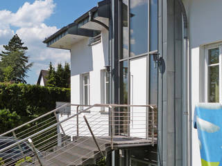 Villa in Düsseldorf, beyond REAL ESTATE beyond REAL ESTATE Casas estilo moderno: ideas, arquitectura e imágenes