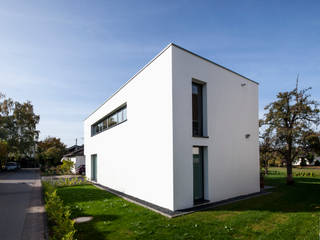 Wohnhaus Mondorf, Corneille Uedingslohmann Architekten Corneille Uedingslohmann Architekten Modern houses White