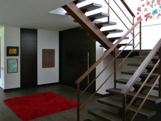 Casa del Portico, David Macias Arquitectura & Urbanismo David Macias Arquitectura & Urbanismo Modern corridor, hallway & stairs