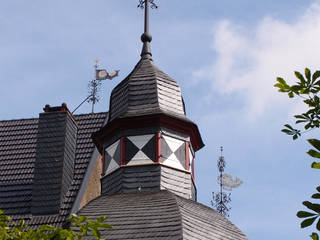 Dachsanierung in der Denkmalpflege, Dipl. Ing. Müller, Büro für Bauplanung und Sanierung Dipl. Ing. Müller, Büro für Bauplanung und Sanierung Casas de estilo clásico Pizarra