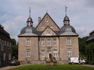 Dachsanierung in der Denkmalpflege, Dipl. Ing. Müller, Büro für Bauplanung und Sanierung Dipl. Ing. Müller, Büro für Bauplanung und Sanierung 클래식스타일 주택 슬레이트