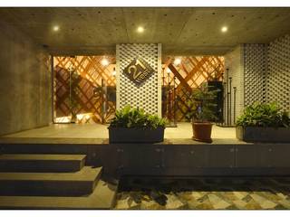 21WEST, CK Interiors Pvt Ltd CK Interiors Pvt Ltd Modern balcony, veranda & terrace