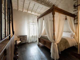 Camere da letto, Porte del Passato Porte del Passato Dormitorios de estilo clásico Madera Marrón
