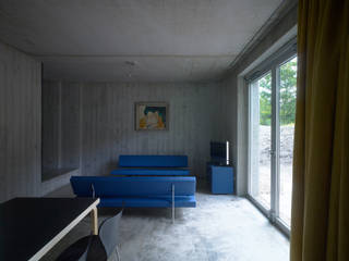 Villa in de duinen, Hoek van Holland, De Zwarte Hond De Zwarte Hond Modern living room