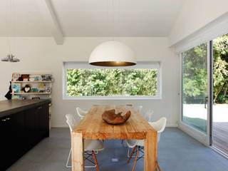 Vakantiewoning Cornelisse, Schiermonnikoog, De Zwarte Hond De Zwarte Hond Scandinavian style dining room