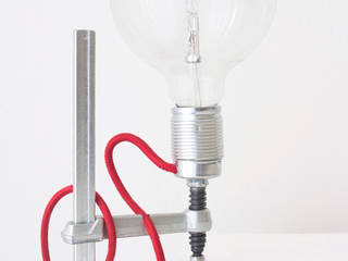 Clamp Light, LUCAS & LUCAS LUCAS & LUCAS Salas de estilo industrial Hierro/Acero