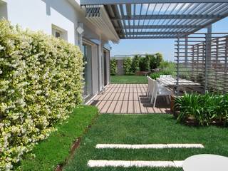 Febo Garden landscape designers: modern tarz , Modern