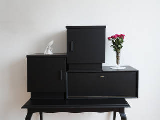 The story continues, Studio Isabel Quiroga Studio Isabel Quiroga Rustic style living room Wood Black