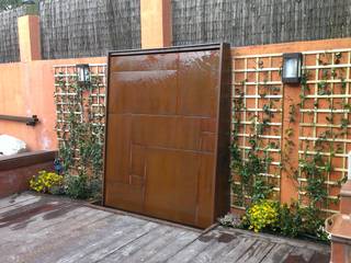 Un muro decorado con fuente de acero corten, El creador de paisajes El creador de paisajes Jardines modernos