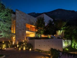 Casa del Arbol, Portico Arquitectura + Construcción Portico Arquitectura + Construcción モダンな 家