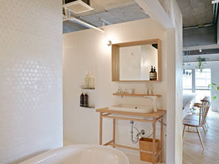 .8 HOUSE, .8 / TENHACHI .8 / TENHACHI Industrial style bathroom