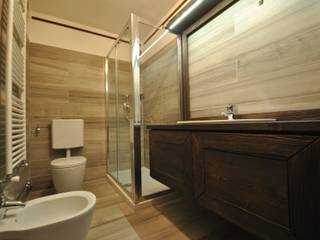 Appartamento in stile montano, Sangineto s.r.l Sangineto s.r.l Rustic style bathroom