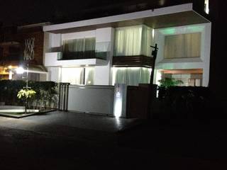 modern facade , JRD Associates JRD Associates Rumah Minimalis