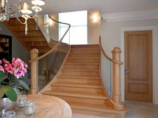 Ascot , Smet UK - Staircases Smet UK - Staircases Nowoczesny korytarz, przedpokój i schody Drewno O efekcie drewna