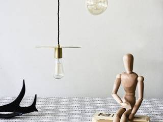 Discus Lamp von Studio Number 19 aus Südafrika, Highlightmyday Highlightmyday Modern living room Metal