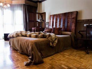 Dormitorio principal decorado por AF estudio., AF ESTUDIO AF ESTUDIO Dormitorios de estilo colonial Cuero Gris