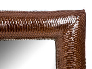 Espejo piel de serpiente original teñido en marrón., AF ESTUDIO AF ESTUDIO Koloniale Häuser Leder Grau