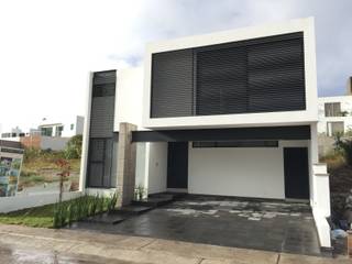 Teques 154, SANTIAGO PARDO ARQUITECTO SANTIAGO PARDO ARQUITECTO Rumah Modern White
