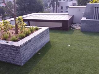 Terrace Makeover , JRD Associates JRD Associates بلكونة أو شرفة اصطناعي Brown