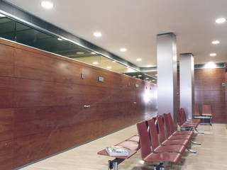 consultorio policlínico, PARRAMON + TAHULL arquitectes PARRAMON + TAHULL arquitectes Commercial spaces Wood Wood effect