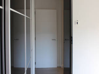 REFORMA DE VIVIENDA EN CENTRO DONOSTIA, AZ ARKITECTOS AZ ARKITECTOS Closets modernos