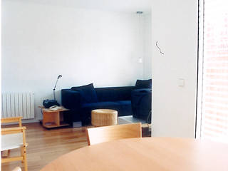 reforma de vivienda en Sarrià, PARRAMON + TAHULL arquitectes PARRAMON + TAHULL arquitectes Modern living room