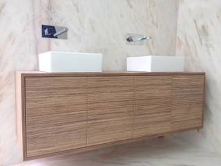 Projecto de Carpintarias - Moradia no Porto, Carpinteiros.pt Carpinteiros.pt Modern bathroom Engineered Wood Transparent