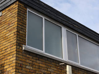 Ebbisham Drive, IQ Glass UK IQ Glass UK Moderne Fenster & Türen Weiß