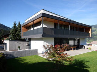 WOHNHAUS NSK, BESTO ZT GMBH_ Architekt DI Bernhard Stoehr BESTO ZT GMBH_ Architekt DI Bernhard Stoehr บ้านและที่อยู่อาศัย