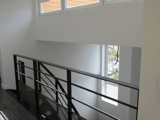 Surélévation d'un immeuble collectif, Paula Bianco Paula Bianco Couloir, entrée, escaliers minimalistes