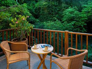 Hotel Matlali Selva, BR ARQUITECTOS BR ARQUITECTOS Tropical style balcony, veranda & terrace Wood Wood effect