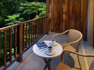 Hotel Matlali Selva, BR ARQUITECTOS BR ARQUITECTOS Balcones y terrazas de estilo tropical Madera Acabado en madera