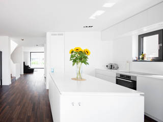 Wohnhaus Sürth, Corneille Uedingslohmann Architekten Corneille Uedingslohmann Architekten Modern kitchen