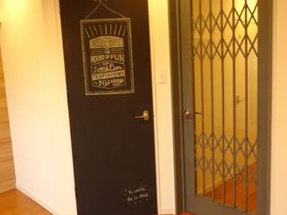 マンションリノベーション, HOUSE of FUN Renovations HOUSE of FUN Renovations Rustic style doors