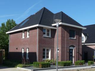 Nieuwbouw jaren '30 woning Velddriel, Villa Delphia Villa Delphia Casas de estilo clásico