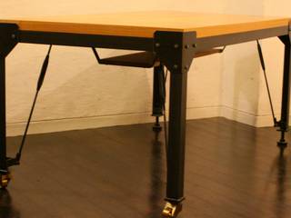 ​HOUSE TRAD ORIGNAL DINING TABLE, HOUSETRAD CO.,LTD HOUSETRAD CO.,LTD インダストリアルデザインの ダイニング