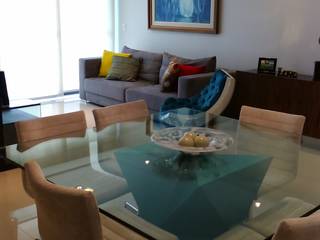 Apartamento jovem casal em Recife, Caroline Lima Arquitetura Caroline Lima Arquitetura 餐廳 玻璃