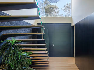 Main entry of the House INAIN Interior Design Modern corridor, hallway & stairs