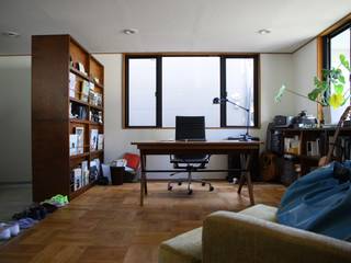 TOKYO STANDARD HOUSE case2, HOUSETRAD CO.,LTD HOUSETRAD CO.,LTD Modern Study Room and Home Office